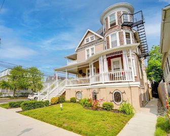 Centrally Located Ocean City Apt Less Than 1 Mi to Beaches - Ocean City - Building