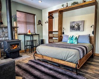 Alaskan Cabin in the Beautiful Knik River Valley with Panoramic Mountain Views, Palmer - Palmer - Bedroom