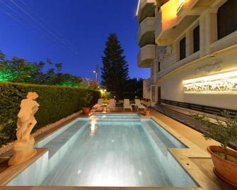 Lord Hotel - Cesme - Svømmebasseng