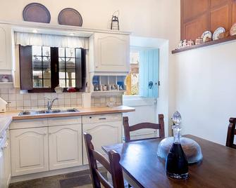 Authentic Cretan Stone Windmill - Sitia - Cocina