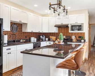 Stylish Uptown Butte Condo -634 - Butte - Cocina