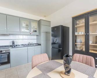44 m2 air-conditioned apartment with terrace not overlooked - Magny-les-Hameaux - Cuisine