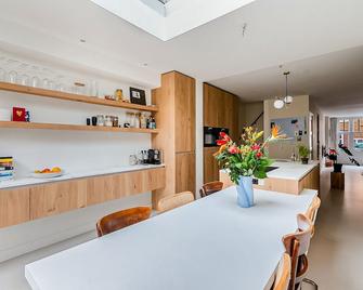 Spacious | Cozy | Newly renovated Apartment - Ámsterdam - Comedor