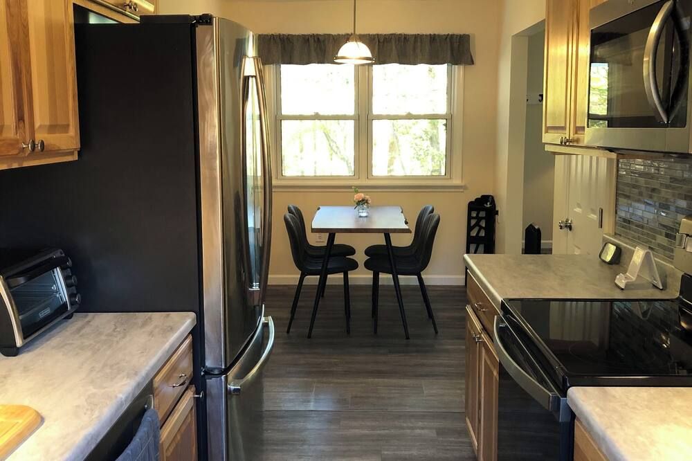 Clean & Private Mountain Home - Cumberland - Küche