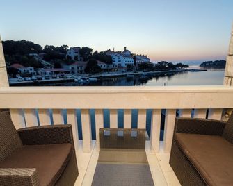 Guest House Kiko - Pomena - Balkong