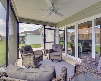 Pool Access: Sleek Home in The Villages w/ Lanai - Wildwood - Soggiorno