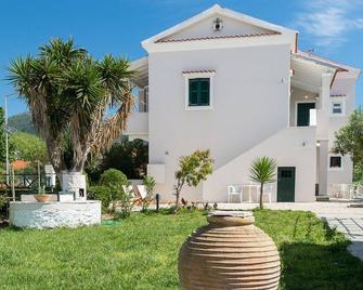 Marias Seaside Apartments - Acharavi - Edificio
