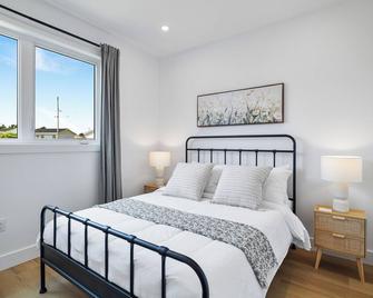 Newly Built Ocean Front Home On Barachois Beach, Minutes To North Rustico - Rustico - Bedroom