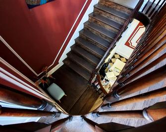 109 Funchal Hostel - Funchal - Escaleras