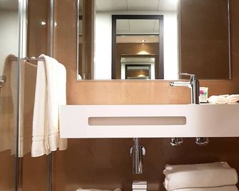 Nash Pratik Hotel - Meyrin - Koupelna