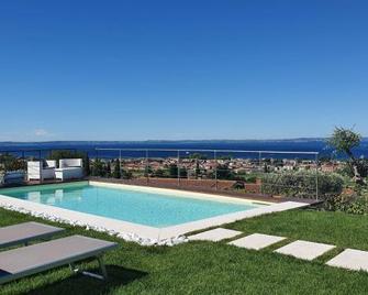 B&B Corte Frisonai - Bardolino - Pool