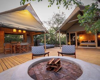 Bushveld Bivouac Private Camp - Mica - Patio