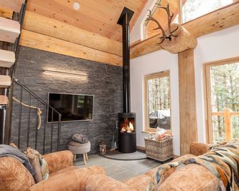 Pine Marten Lodge - Grantown-on-Spey - Living room