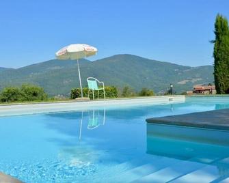 Villa San Martino, two houses sharing a fenced pool, San Martino, San Martino - Lisciano Niccone - Pool