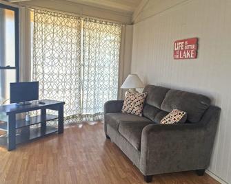 Lake Myers Rv & Camping Resort - Mocksville - Вітальня
