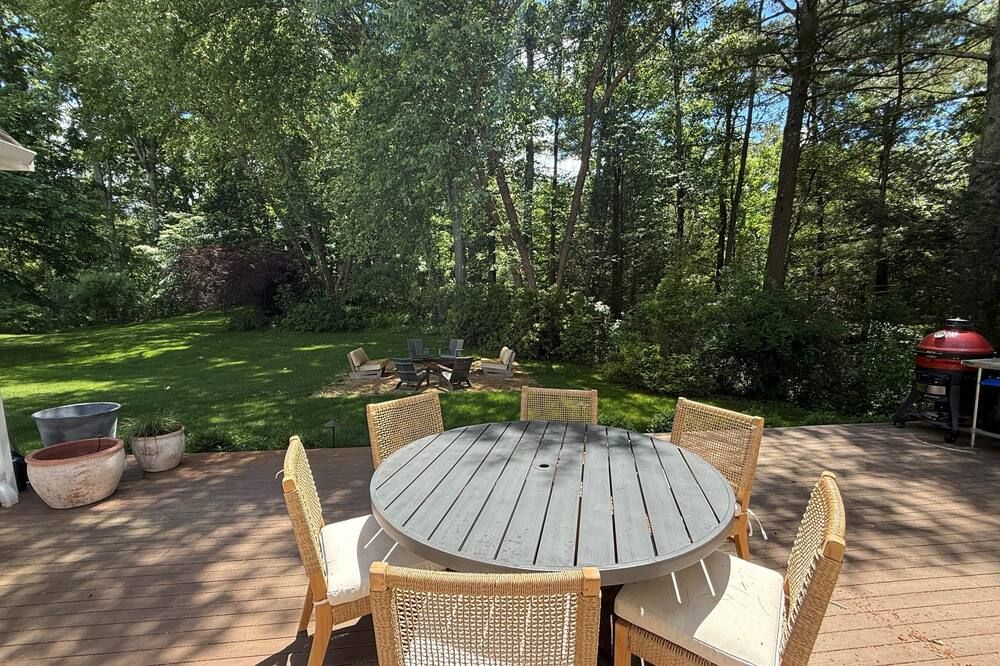 Luxury, private custom home w/ indoor hoops, sauna, cold plunge