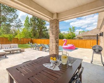 4 Bdr Pool + Spa + Bbq Retreat in The Woodlands, Tx. - Magnolia - Balkon