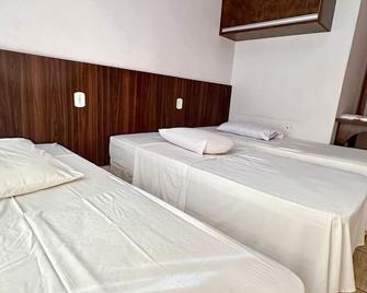 Rosa's Hotel - Toledo - Bedroom