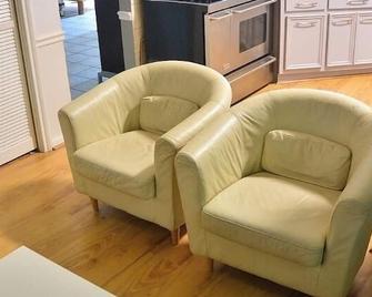 The beautiful house on the block - Houston - Living room