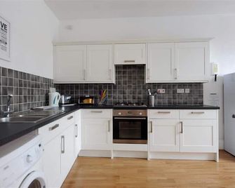 Rooftops - Lyme Regis - Keuken