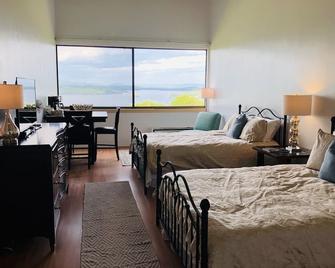Million dollar view! Pool! Weirs Beach! Summer Concerts! - Laconia - Bedroom