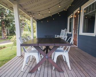 Beachside Escape w/ Kayaks | Access to Seattle - Port Orchard - Patio