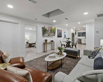 Hot Tub Hideaway - South Jordan