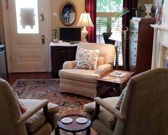 Uptown Enchantment In the Heart of New Orleans is a charming family friendly - Nueva Orleans - Sala de estar