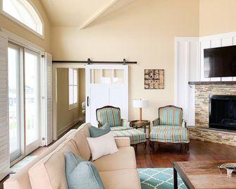 Lux Bethany Beach House | Walking Distance to Ocean | Gated Community with Pool - Bethany Beach - Sala de estar