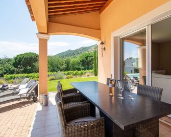 Holiday Home in Le Plan-de-la-Tour with Pool - Le Plan-de-la-Tour - Патіо