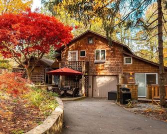 Tiny Casita | 1br, 1ba, Loft Tiny Home, Hot Tub - Vanderbilt - Building