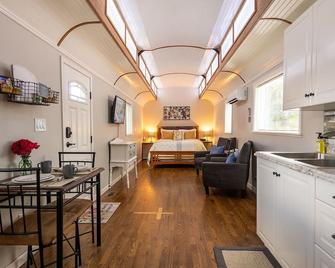 The Trolley Car - Colorado Springs - Dining room