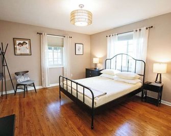 Charming 1 or 2 bedroom home. Minutes from WPAFB; Nutter Center; Wright State - Fairborn - Bedroom