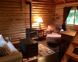 Log Cabin Rental! Quiet, Peaceful & Private Lakefront. Dog Friendly! - Munising - Living room