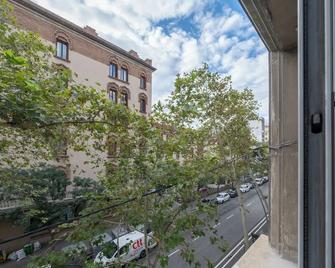 BeBarceloner Eixample Apartments - 4 bedrooms - Barcelona - Balcón