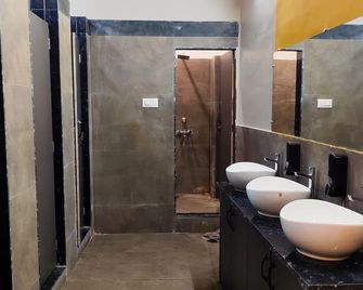 C2 Pods - Benarés - Baño