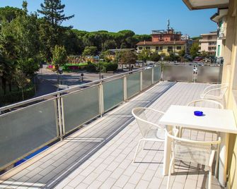 Central apartment at 250m from the sea - Eraclea - Balcone