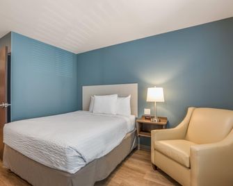 Woodspring Suites Chicago Midway - Burbank - Bedroom