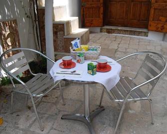 Art Transparent B&B - Grottaglie - Patio