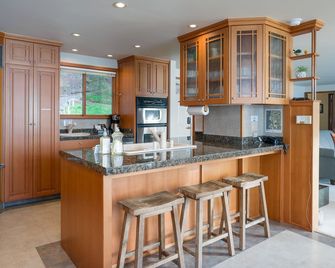 Orcas Island, Sunset Cove #262 - Deer Harbor - Kitchen