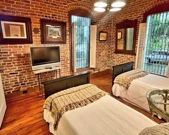 On the lake AND in Downtown Eufaula - Eufaula - Habitación