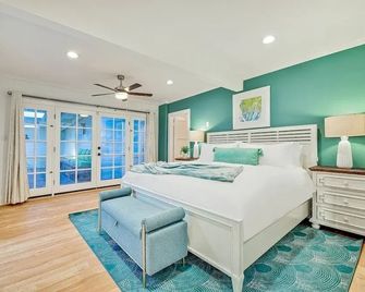 1185 Tamarack 4 Bedroom Home by RedAwning - Carlsbad