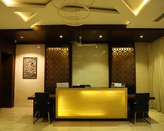 Avenue Hotel - 欽奈 - 櫃檯