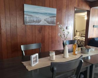 Lake View Cottage on Lake Erie - Ashtabula - Dining room