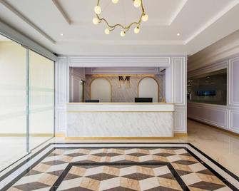 The Moment Hotel - Pathum Thani - Front desk