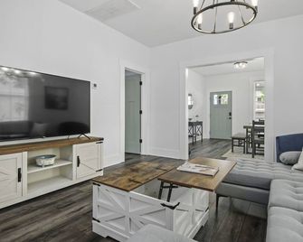 Park Circle's Blue Ranch -Charleston- - North Charleston - Living room
