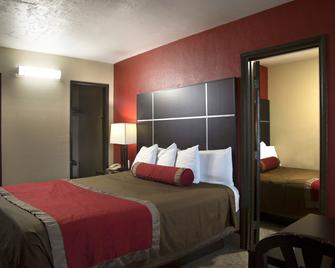 Harbor Inn & Suites Oceanside - Oceanside - Bedroom