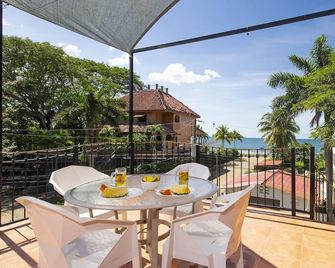 4 BR/4 BA, Pool, Ocean View, Steps from the Beach, Reduced Rates - Potrero - Balcón