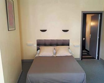 Hotel Du Square - Riom - Bedroom