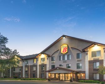 Super 8 by Wyndham Bloomington/Airport - Bloomington - Building